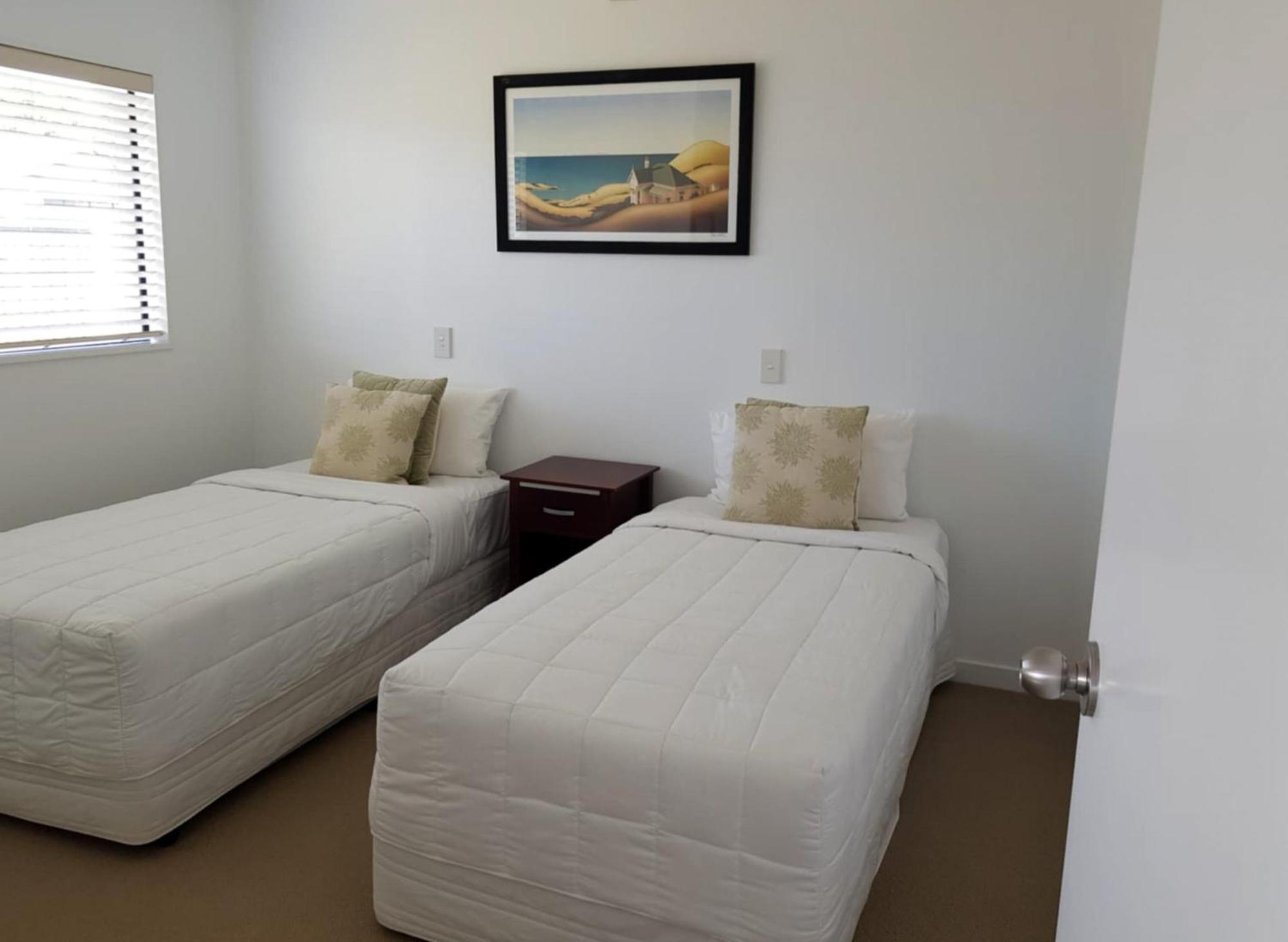 Ocean Breeze Resort Поани Экстерьер фото