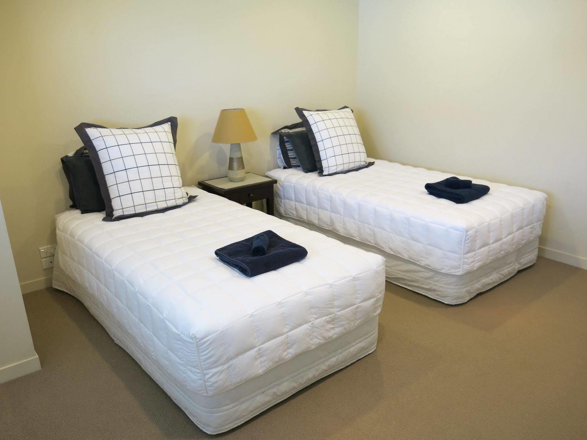 Ocean Breeze Resort Поани Экстерьер фото
